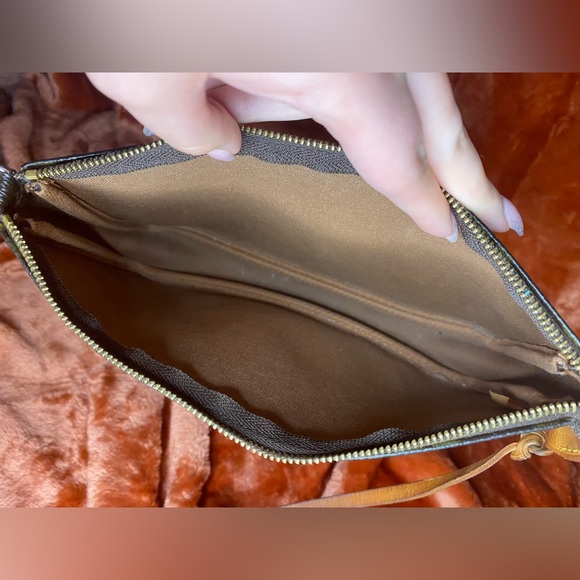 Louis Vuitton Vintage Monogram Pochette - Picture 7 of 7